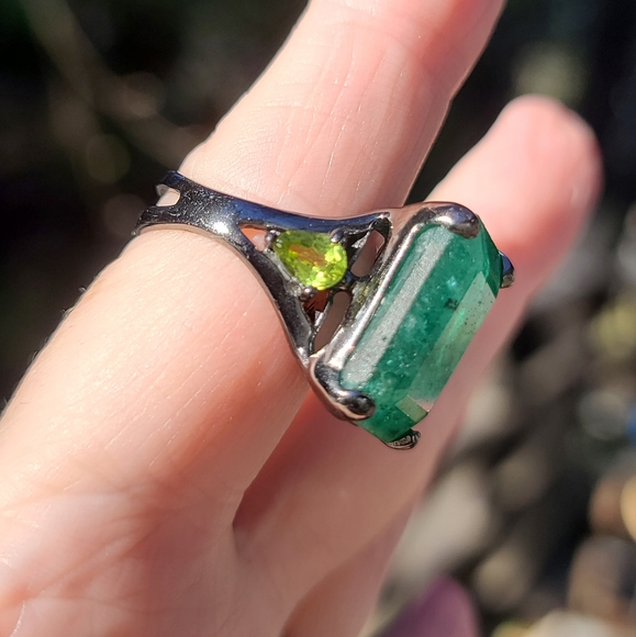 17k green Beryl emerald cut & pear cut Peridot sterling & rhodium ring sz7 - Picture 10 of 10